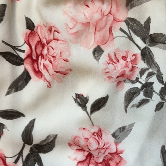 Altar’d State Floral Romper Medium - Picture 6 of 12